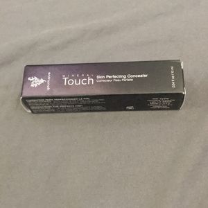 Younique Skin Perfecting Concealer